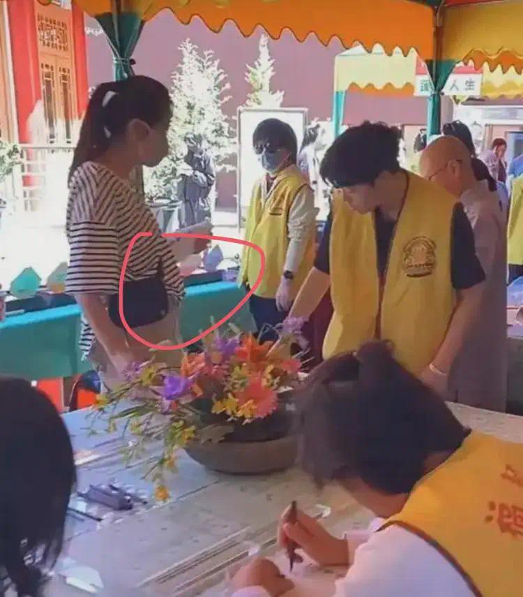 王祖贤被曝抛弃养女，聋哑女儿跟着养母在台北生活，台媒公布照片！