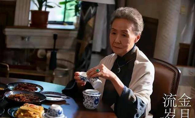 73岁重返娱乐圈，84岁成影后！她咋保持少女心的？
