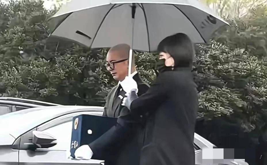 小S担心黄春梅身体吃不消，天天陪着她，具俊晔想回老家了
