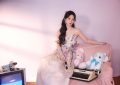 杨紫穿碎花吊带裙，清纯又亮眼，表情超灵动可爱缩略图