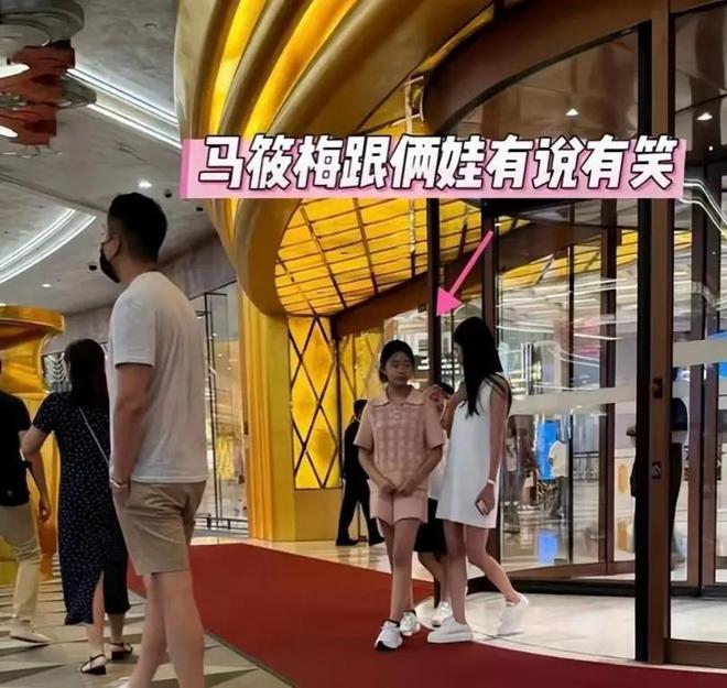大S那豪宅现在成了烫手山芋，孩子和筱梅相处得挺好，卤蛋最后啥也没捞着