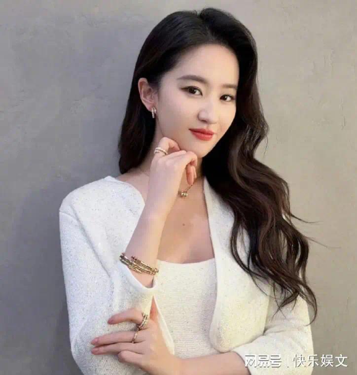 刘亦菲和余承东的八卦后续！她现在成了智界的品牌大使，感情事业双丰收？