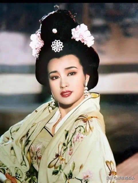 70岁的刘晓庆四婚四离没孩子？她自己道出实情：孩子不该为我的人生买单