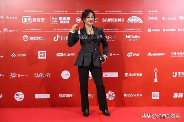 70岁的刘晓庆四婚四离没孩子？她自己道出实情：孩子不该为我的人生买单