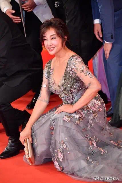 70岁的刘晓庆四婚四离没孩子？她自己道出实情：孩子不该为我的人生买单