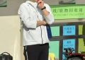 黎明的媳妇头一次露面，带着7岁女儿去运动会，这打扮也太青春了吧缩略图