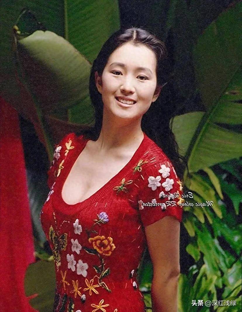 巩俐92年的老照片被翻出来了，难怪张艺谋那么喜欢她，这身材也太顶了！
