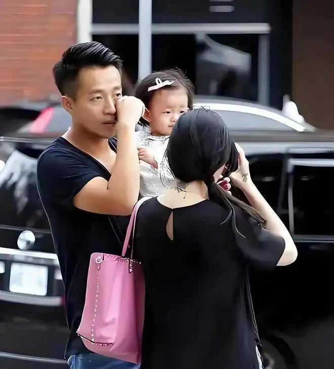 S妈悄悄找汪小菲回台湾当女儿的靠山，结果转头就向媒体透露航班信息