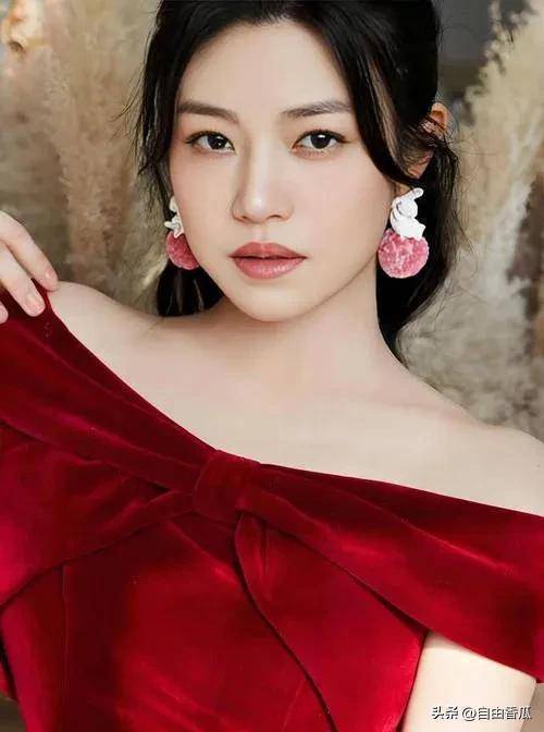 陈妍希：从最丑小龙女到演戏外的学霸，这变化真让人佩服