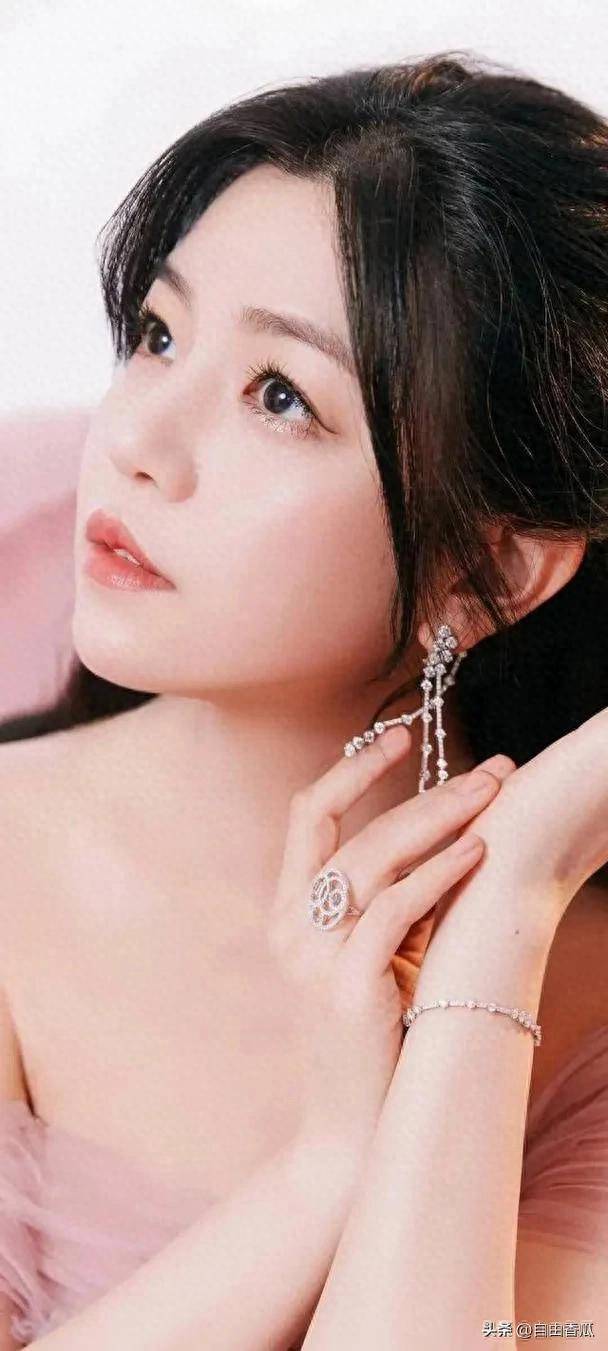 陈妍希：从最丑小龙女到演戏外的学霸，这变化真让人佩服