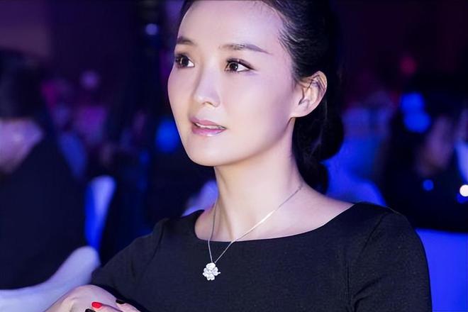 51岁的王艳又拍新剧了！角色有点出乎意料，打破了大家对她的固定看法