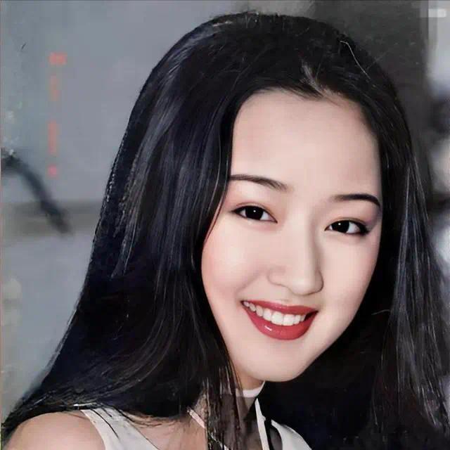 杨钰莹顶楼种菜14年，拒接百万生意，还被卷入豪门走私风波