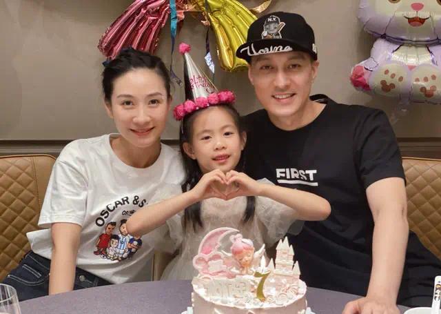 陶昕然离婚还顺便帮何建泽火了一把，前夫不仅长得帅演技也超好，真是低调到不行啊