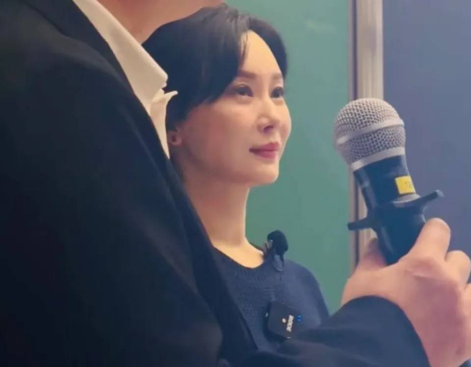 古天乐脸僵被 diss，张雨绮地位也悬了？明星们到了中年颜值都崩了吗？