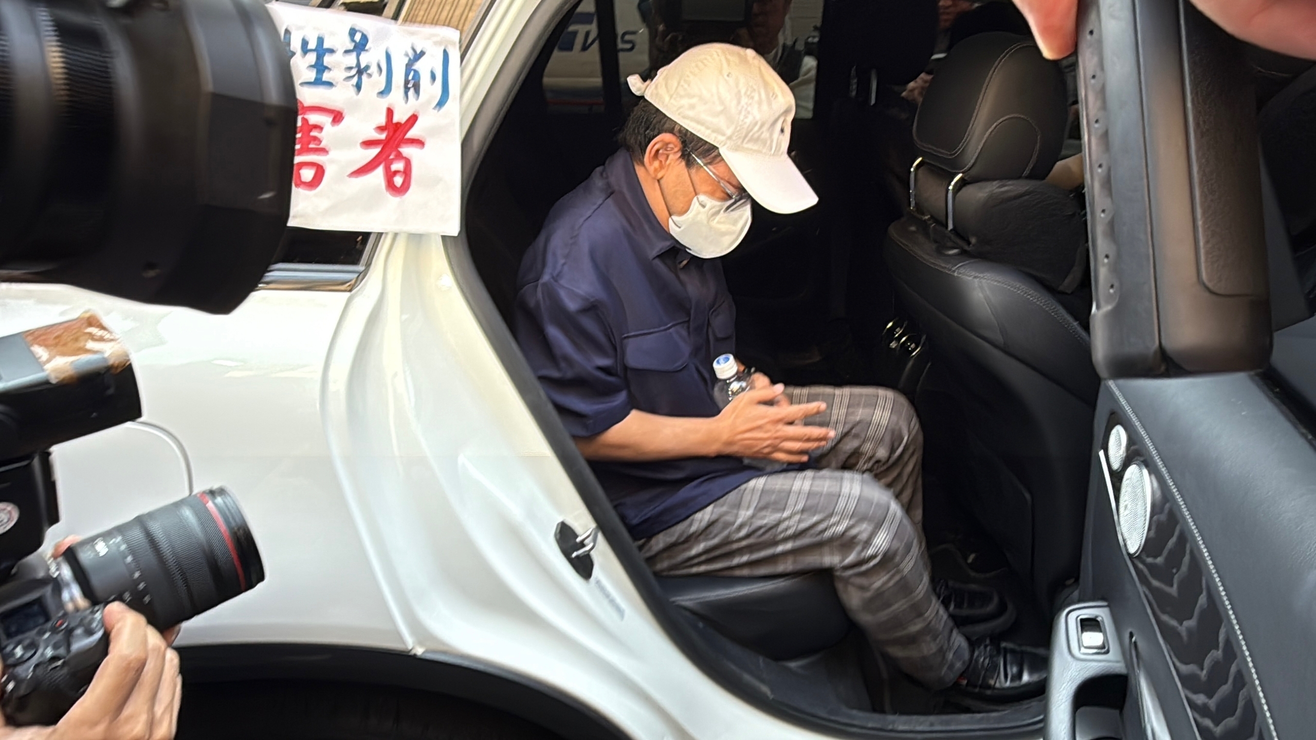 黄子佼藏了上千个未成年性视频，今天二审他出现在法院