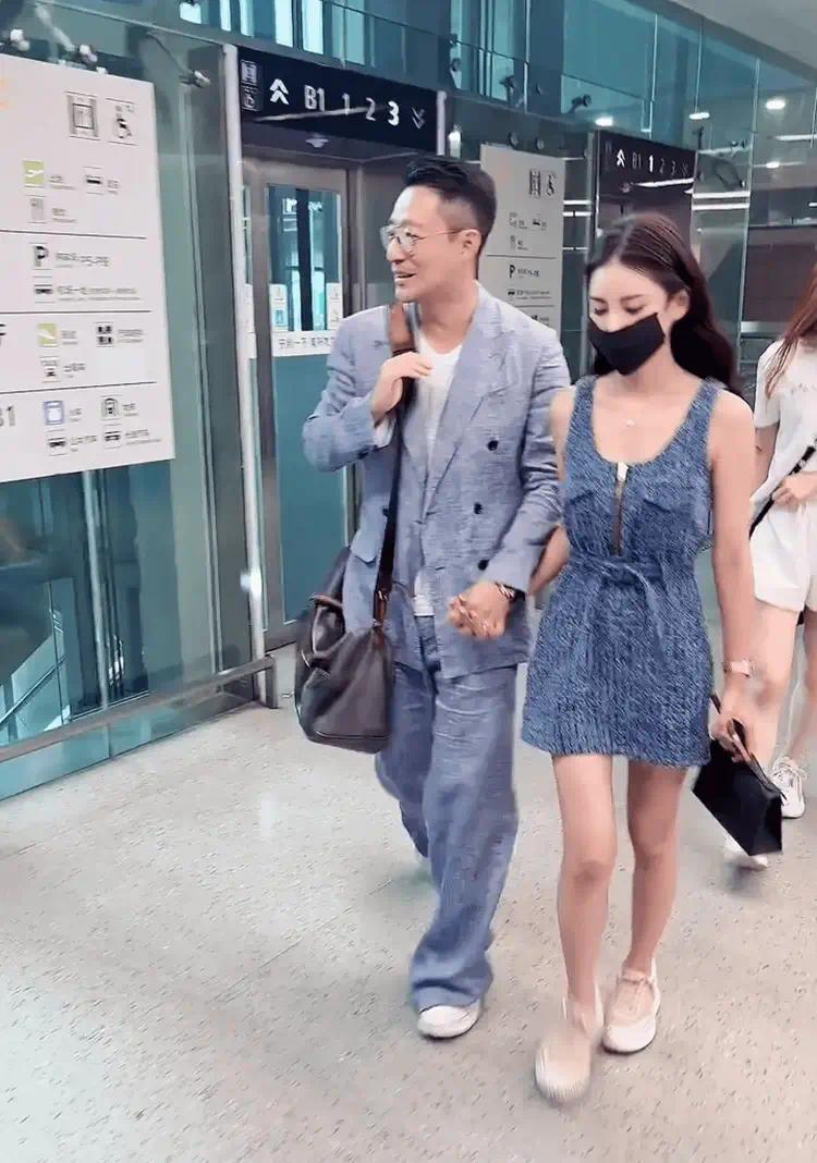 S妈和大孙子合照被晒出！妈妈是徐家大姐，长得超好看，要进娱乐圈吗？