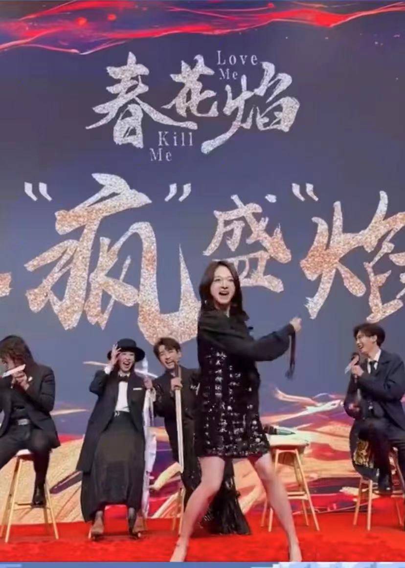 吴谨言生完孩子后首次露面，身材恢复得太厉害了，怀孕时还边拍戏边跳舞呢