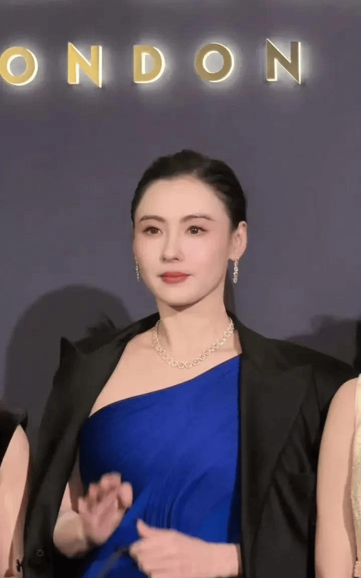 网友都说张柏芝不管什么时候都美得让人惊艳，44岁了还漂亮得跟小姑娘似的