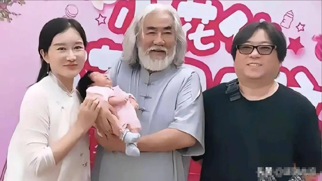 73岁张纪中爷孙恋又起风波！网友炸锅：这到底是父爱还是隔代宠？