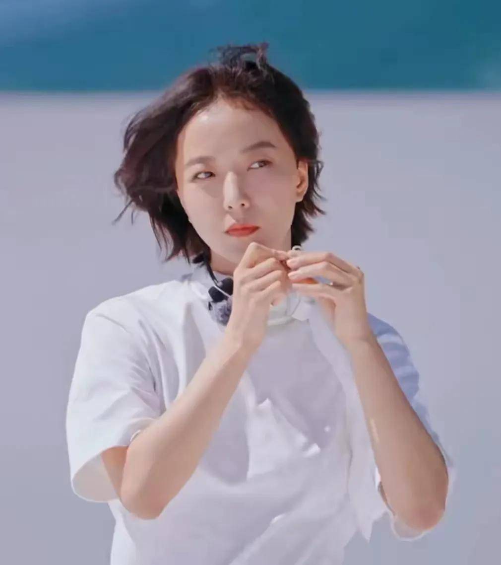 41岁王珞丹浪姐舞台上自曝脱皮：从被说长得像别人到成为姐圈榜样！