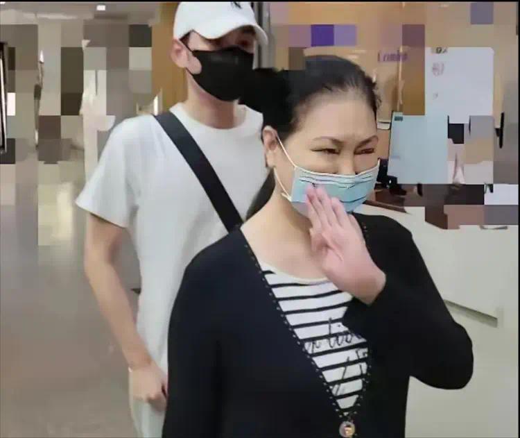 黑粉质疑葛斯齐爆料是假的，张兰律师急了：徐家赶紧出来澄清或者告他！