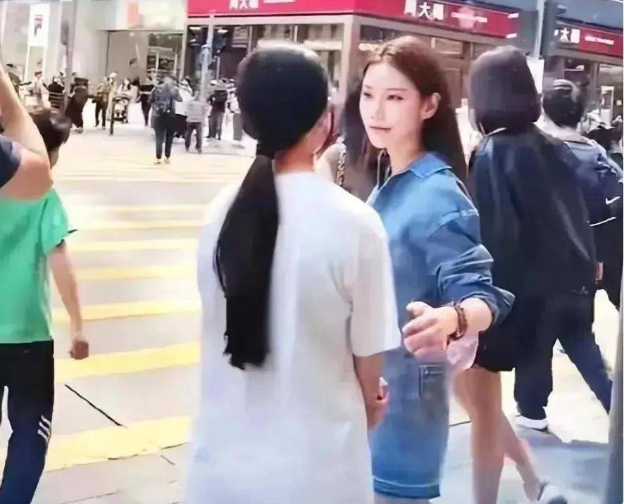 大S这事网友拿来怼汪小菲的现任马筱梅，她的回应有点张兰的意思
