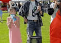 戚薇家10岁女儿正面照被曝光，瘦高个丹凤眼，跟年轻时的戚薇简直一模一样！缩略图