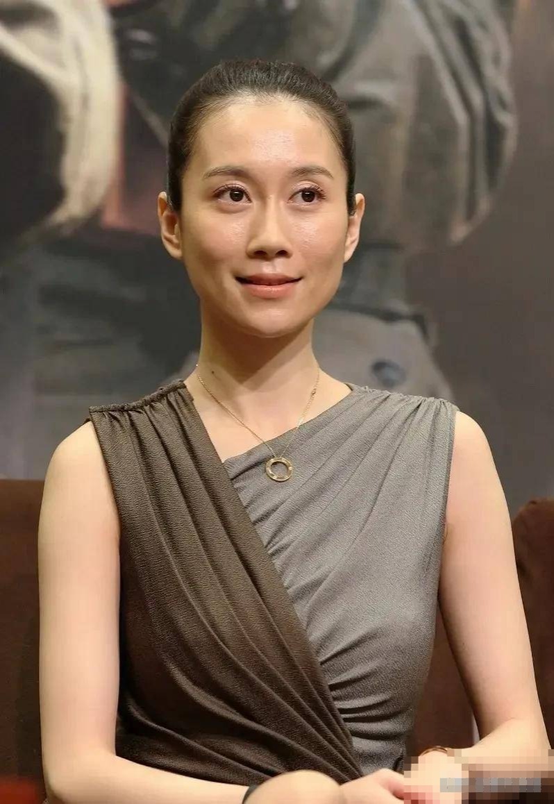 温峥嵘自个儿爆料已经结婚了，老公居然是初恋！