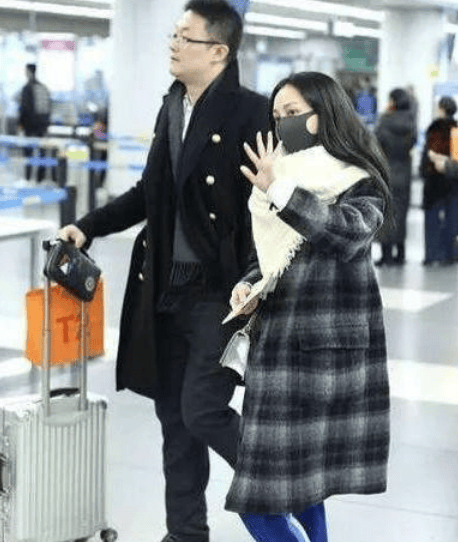 42岁的姚笛现状真让人意外，三年没化妆没戏拍，身材走样脸整容成话题