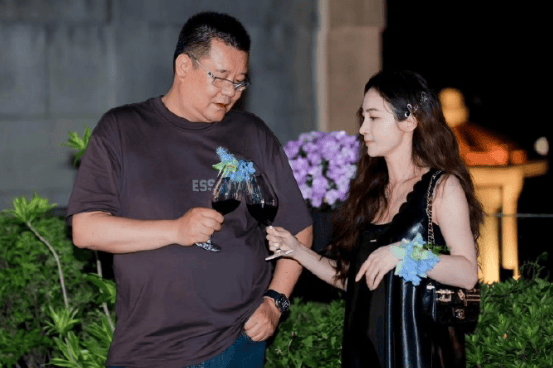 42岁的姚笛现状真让人意外，三年没化妆没戏拍，身材走样脸整容成话题
