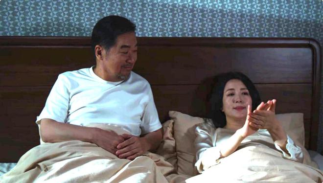 张国立，别演了！和小20岁的杨童舒演情侣还老亲嘴，看着真难受