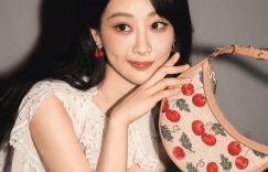 杨紫穿粉色吊带超可爱，对着镜子甜笑太温柔了缩略图
