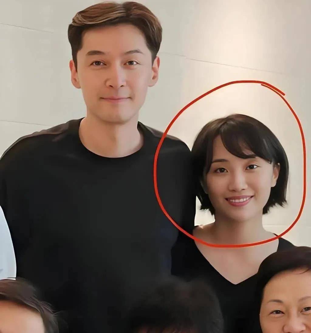 胡歌的老婆原来是他的助理，先女后男网友直呼：这也太普通了吧
