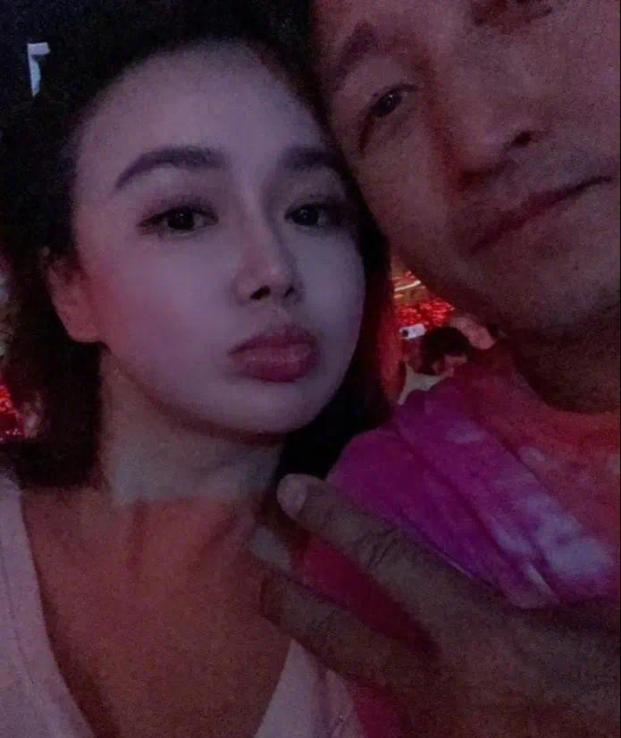 邹市明带着老婆孩子现身，和周杰伦合影！创业没成，又回拳击台了
