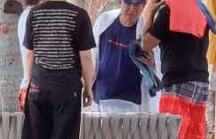 黄渤一家四口在海南偶遇，48岁小欧又高又白，夫妻俩都喜欢穿花短裤缩略图