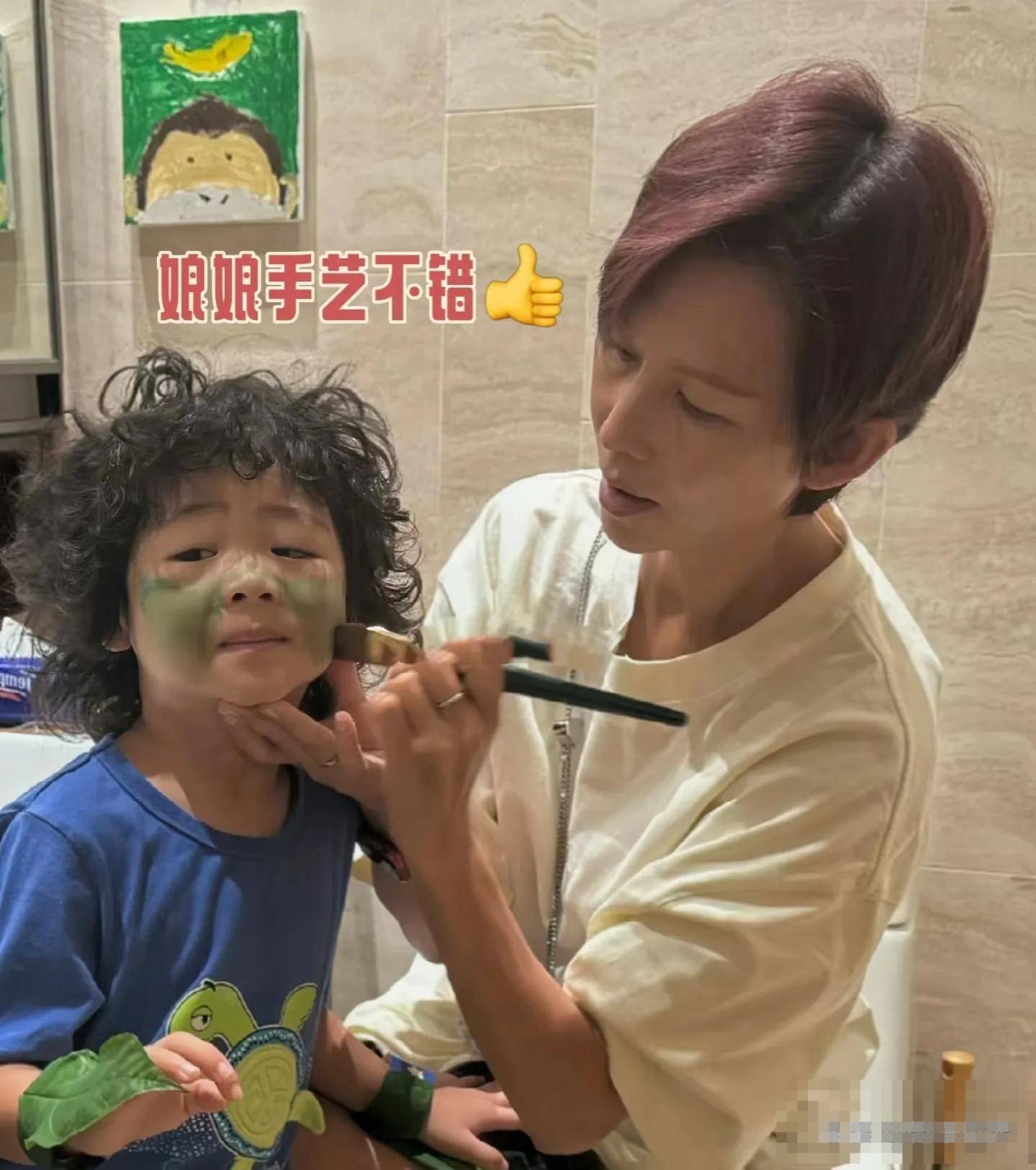 蔡少芬街头露面引热议，大牌女星咋这么接地气，比邻居妈妈还真实？