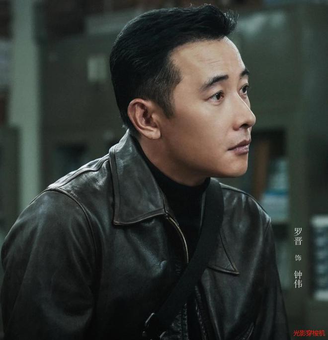 才播两集，收视率就冲到第一，终于有部刑侦剧让我熬夜追了