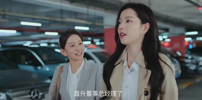 陈飞宇和庄达菲的新剧开播啦！他俩演职场精英就跟过家家似的，这质感看着不像电视剧，倒像是MV呢。