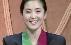 倪萍用啥科技啊？颜值回春穿卡通T恤拍照，65岁看着像25岁的小姐姐缩略图