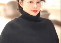 52岁的袁立胖了之后更美了，黑色披肩超显贵气，新发型美到差点认不出！缩略图