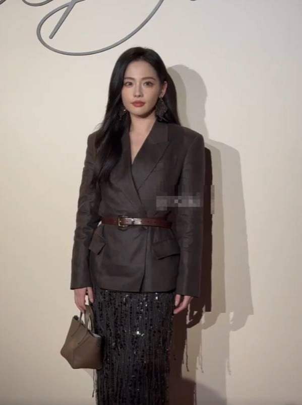 张嘉倪风波后第一次露面！和陈都灵、何瑞贤、陆柯燃同框引发网友热议