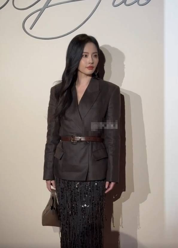 张嘉倪风波后第一次露面！和陈都灵、何瑞贤、陆柯燃同框引发网友热议