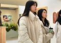 佟大为带17岁闺女拍戏，模样像妈，个儿高挑180，身材比例超棒缩略图