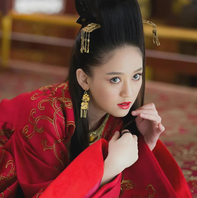 演东方不败的三个女的和一个男的，林青霞最惊艳，TVB版最贴近原著