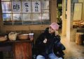 关晓彤金发搭粉帽，低丸子头简单搞定甜美随性风缩略图