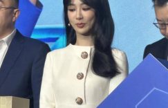 杨紫33岁瘦下来后大变样！穿白裙子胶原蛋白满满，美得不像话！缩略图