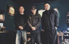62岁的李连杰现身北京，一身黑衣看起来老了不少，满脸都是岁月的痕迹缩略图