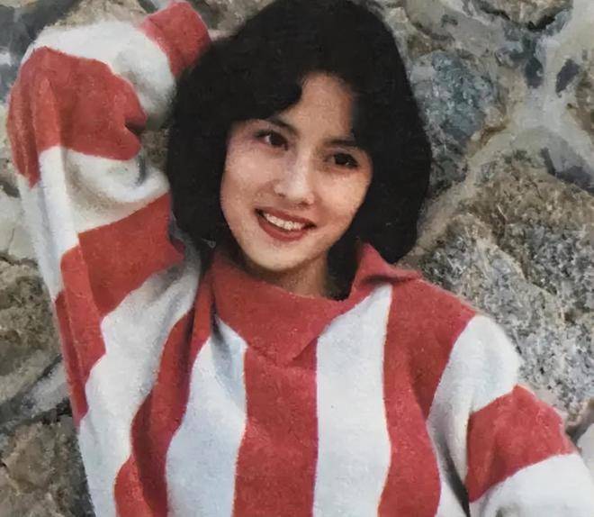 赵娜当年和刘晓庆一样红，再婚又离婚真可惜，其实她69岁还是那么知性优雅