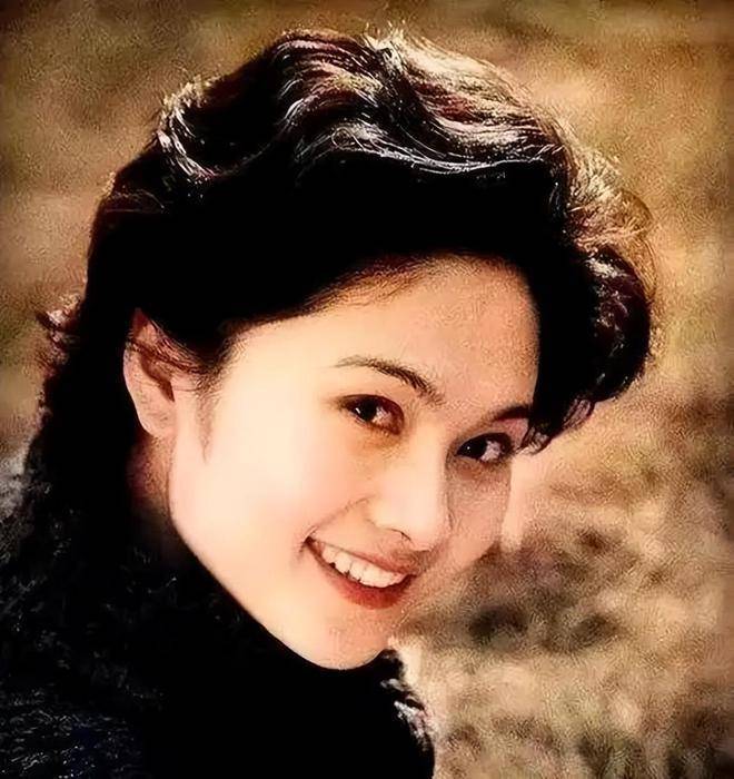 赵娜当年和刘晓庆一样红，再婚又离婚真可惜，其实她69岁还是那么知性优雅