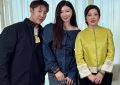 74岁的刘晓庆穿金色中式褂子，皮肤紧致显年轻，她的字真好看缩略图
